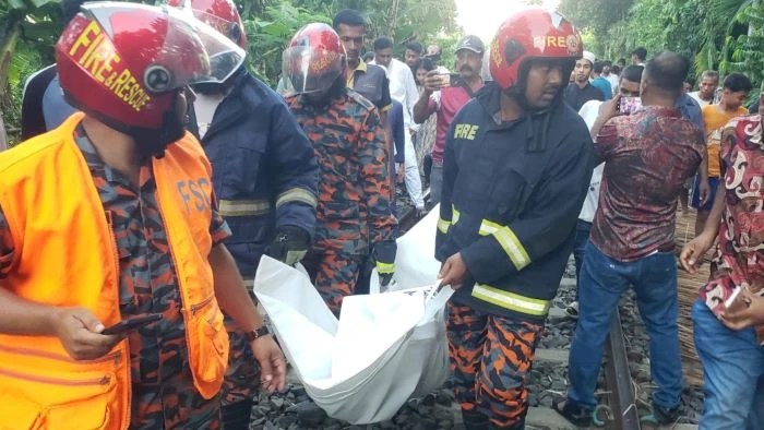 ফরিদপুরে ট্রেনের ছাদে দৌড়াদৌড়ির সময় গাছের ডালের ধাক্কায় কিশোর নিহত
