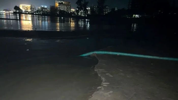 কক্সবাজারে রাতের আঁধারে সমুদ্রের বালু চুরি, অভিযানে প্রশাসন
