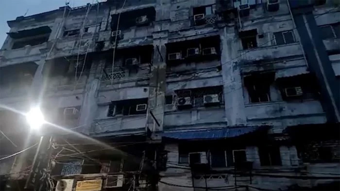 কলকাতার মির্জা গালিব স্ট্রিটে হোটেলে আগুন, ৯ বাংলাদেশির মৃত্যু