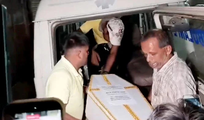 কলকাতায় অগ্নিকাণ্ডে নিহত পাঁচ বাংলাদেশির মরদেহ পেট্রাপোলে