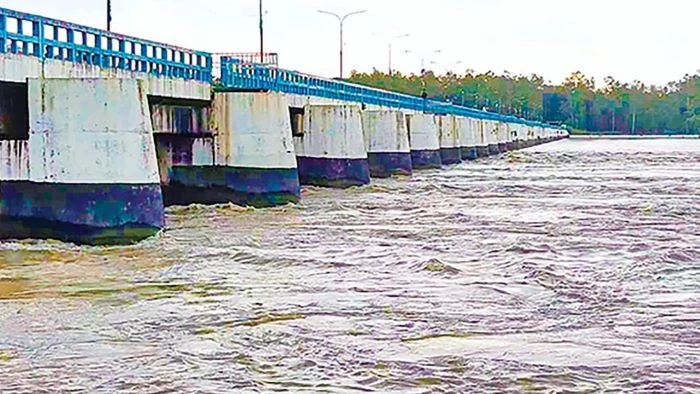 উজানের ঢলে উত্তাল তিস্তা: উত্তরাঞ্চলে বন্যার আশঙ্কা, চরাঞ্চলে আতঙ্ক