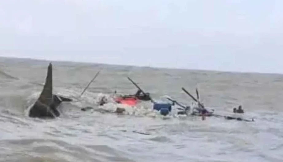 পাথরঘাটায় ট্রলারডুবি: ২২ ঘণ্টা পর ৫ জেলের লাশ উদ্ধার