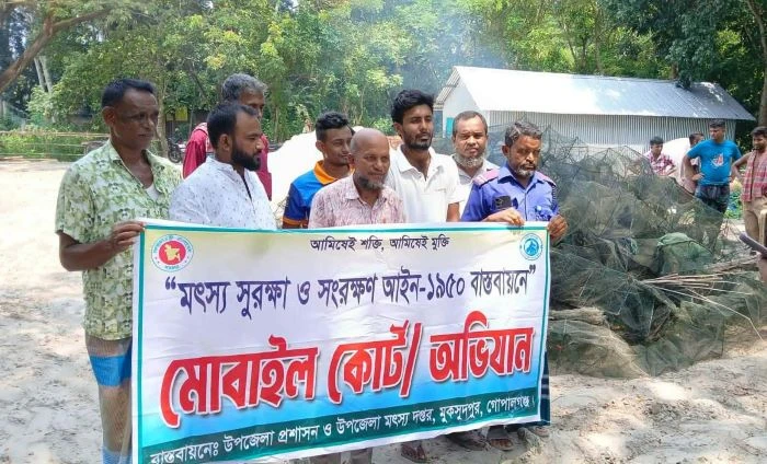 মুকসুদপুরে অবৈধ চায়না দুয়ারি জাল ধ্বংস