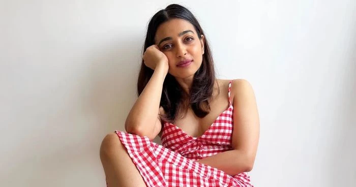 দারোয়ান-ড্রাইভারের ফোনে ব্যক্তিগত ভিডিও, আতঙ্কে যা করেছিলেন রাধিকা