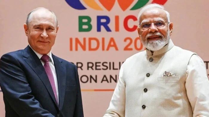 ভারত সফর শেষে সিলগালা ব্রিফকেসে নিজের মল-মূত্র সঙ্গে নিয়ে রাশিয়া ফিরবেন পুতিন