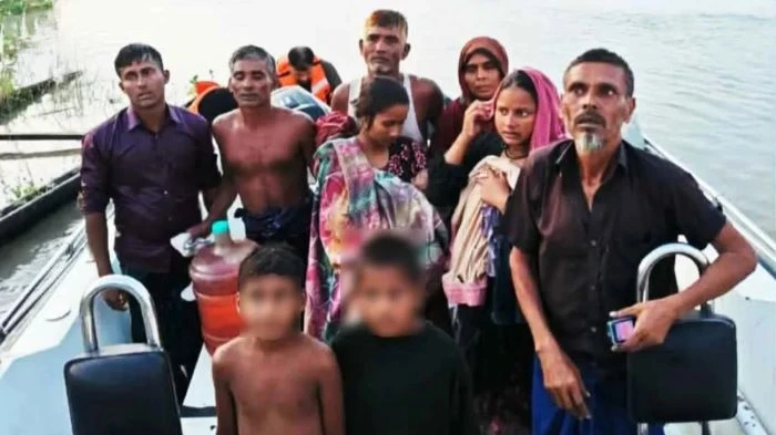 পদ্মায় নৌকাডুবি, বিএসএফের উদ্ধার করা ১০ বাংলাদেশিকে ফেরাল বিজিবি