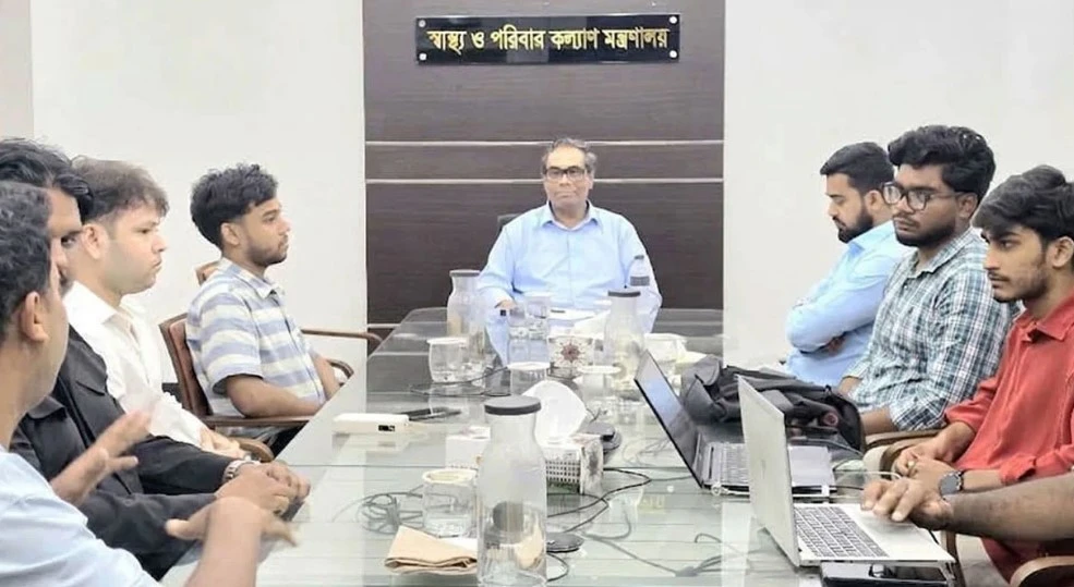 ডেঙ্গু মোকাবিলায় এবার কনটেন্ট ক্রিয়েটরদের সাহায্য চাইলো স্বাস্থ্য মন্ত্রণালয়
