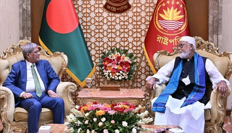রাষ্ট্রপতির সঙ্গে বঙ্গবীর কাদের সিদ্দিকীর সাক্ষাৎ