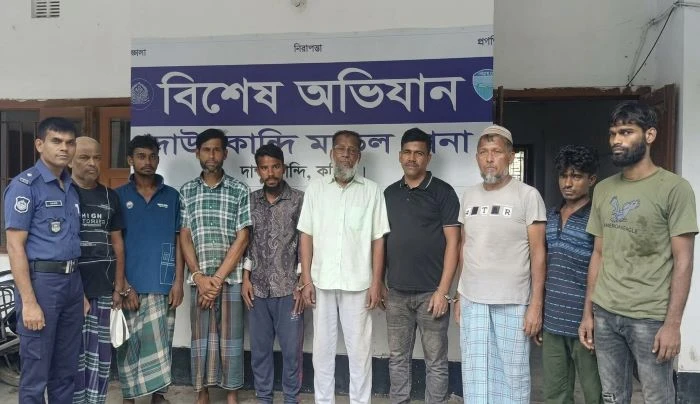 দাউদকান্দিতে পৃথক অভিযানে নিষিদ্ধ সংগঠনের সদস্যসহ গ্রেপ্তার ৯