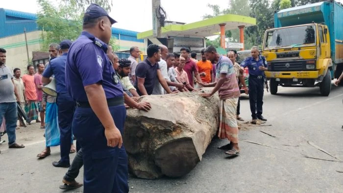 ‎লালমনিরহাটে সারের দাবিতে রংপুর-বুড়িমারী মহাসড়ক অবরোধ, প্রশাসনের হস্তক্ষেপে পরিস্থিতি স্বাভাবিক