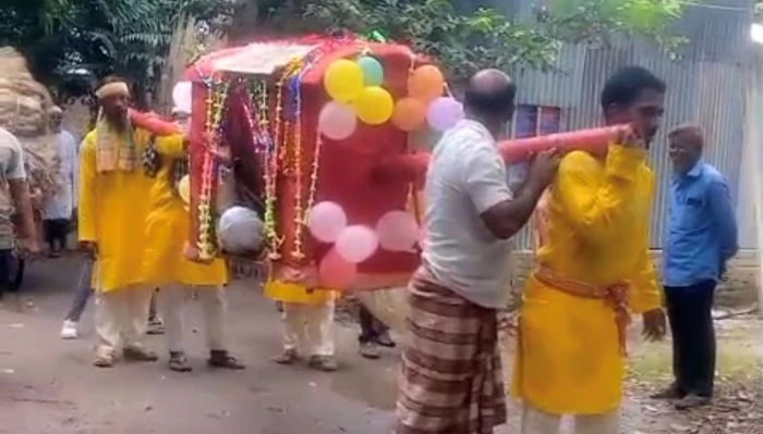 ফরিদপুরে পালকিতে চড়ে বরযাত্রা, ফিরিয়ে আনা হলো গ্রামবাংলার হারানো ঐতিহ্য