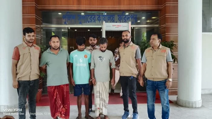 ফরিদপুরে কালীবাড়ি মন্দিরের কষ্টিপাথরের মূর্তি উদ্ধার, গ্রেফতার ৪