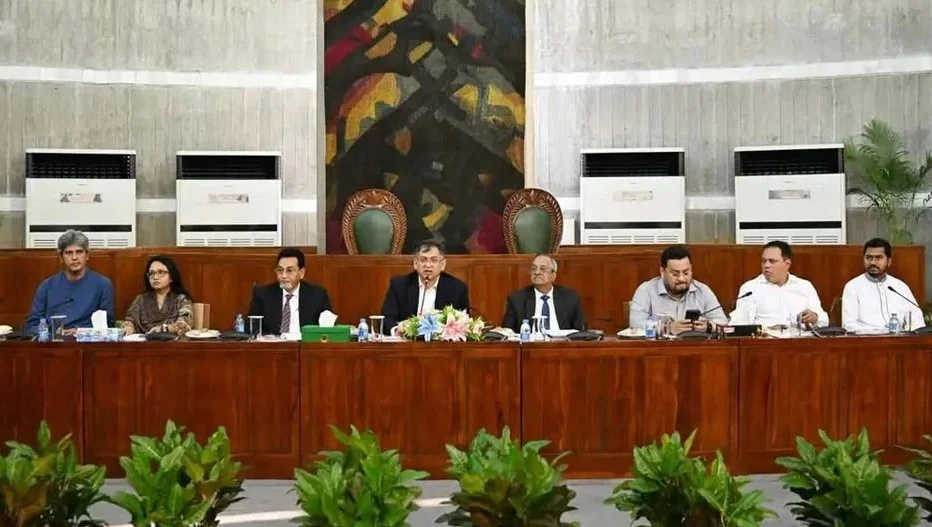 প্রধানমন্ত্রীর ১০ বছরের মেয়াদসীমা নিয়ে যে মতামত এলো