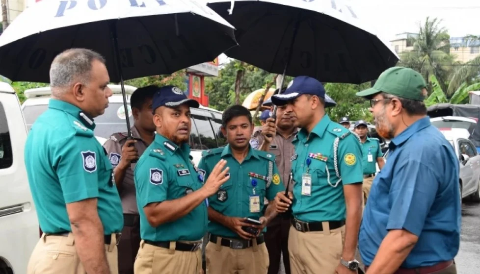 ঢাকার রাস্তায় লক্কড়-ঝক্কড় গাড়ি চলতে দেওয়া হবে না: ট্রাফিক প্রধান