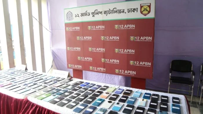 ২২ মাসে ৩ হাজারের বেশি মোবাইল উদ্ধার ১২ এপিবিএনের, হারালে অভিযোগ করবেন যেভাবে