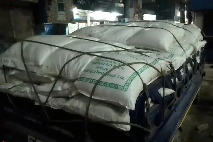 চাঁদপুরে জেলেদের ৫টন চাল  অন্যত্র পাচারকালে জব্দ