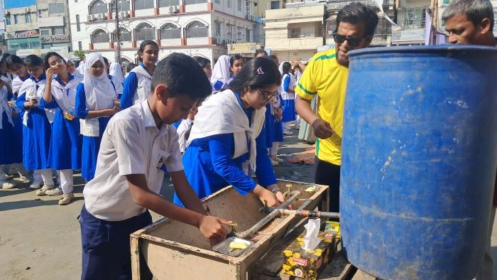 পরিষ্কার-পরিচ্ছন্ন থাকতে শিক্ষার্থীদের অঙ্গীকার করালেন 'ক্লিন চাঁদপুর'