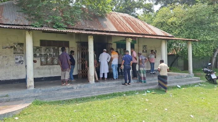 রাজবাড়ী জেলা বিএনপির দলীয় কার্যালয়ে দুর্বৃত্তদের আগুন