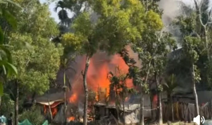 বাঁশখালীর পুকু‌রিয়ায় অ‌গ্নিকা‌ন্ডে ৩বসতঘর পুড়ে ছাই, ১৫ লক্ষাধিক টাকার ক্ষয়ক্ষ‌তি