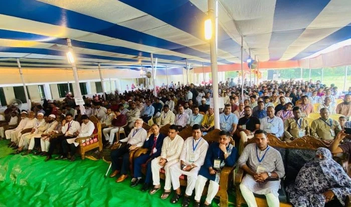 অন্যরকম এক শিক্ষক সন্মাননার আ‌য়োজন বাঁশখালী বাহারচরা রত্নপুর উচ্চ বিদ্যালয়ের প্রাক্তন শিক্ষার্থী‌দের