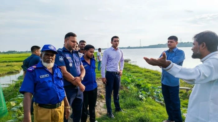বাঁশখালীতে অবৈধ বালু উত্তোলনের বিরুদ্ধে প্রশাসনের অভিযান: বিপুল পরিমাণ ড্রেজার পাইপ ও এক্সকেভেটর জব্দ