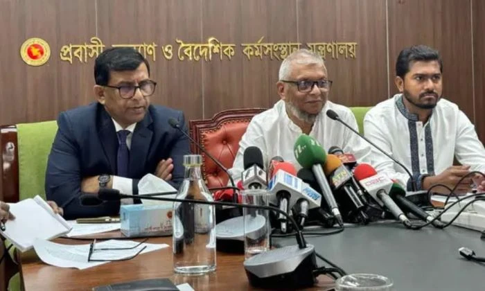 চাকরি নিশ্চিত না হলে মালয়েশিয়ায় কর্মী পাঠানো হবে না: প্রবাসী কল্যাণমন্ত্রী