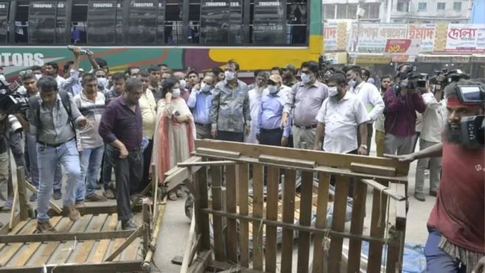 রাজধানীর ফুটপাত দখলমুক্ত করতে কঠোর অভিযানে ডিএসসিসি