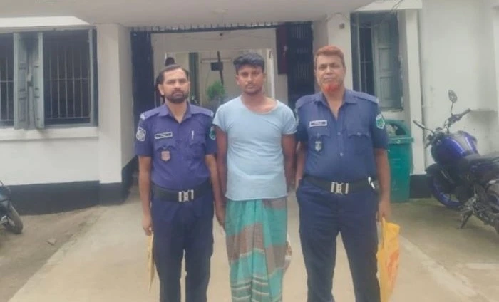 রাজশাহীতে বন্দুক-এয়ারগান ও দেশীয় অস্ত্র উদ্ধার, সাজাপ্রাপ্ত আসামি গ্রেপ্তার