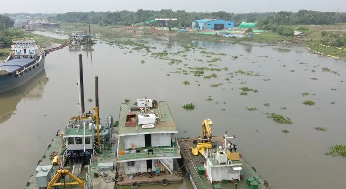 নাব্যতা সংকটে বন্ধ হয়ে যেতে পারে নওয়াপাড়া নৌ-বন্দর