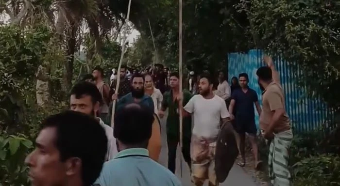 সালথায় ছাত্রীদের উত্ত্যক্ত করা নিয়ে দুই পক্ষের সংঘর্ষে আহত ১২