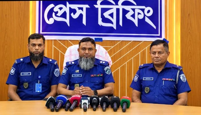 ফরিদপুরে ‘জিনের বাদশা’ সেজে লাখ লাখ টাকা আত্মসাৎ, পিবিআইয়ের জালে ২ প্রতারক