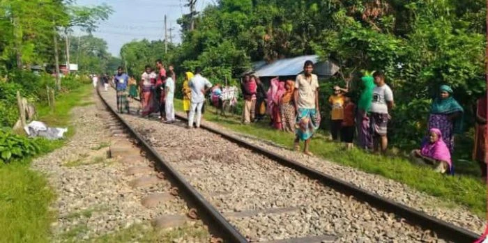 অভয়নগরে ট্রেনের ধাক্কায় নারীর মর্মান্তিক মৃত্যু