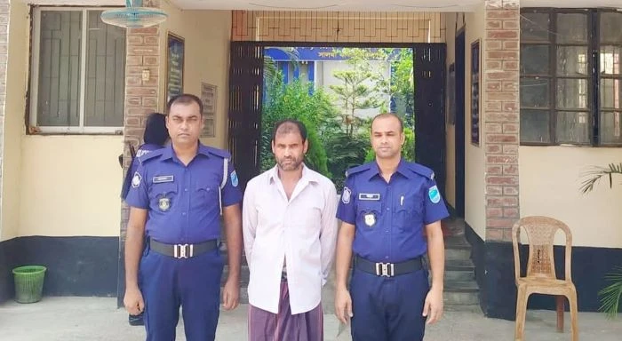 সালথায় ১৭ মামলার আসামি গ্রেপ্তার