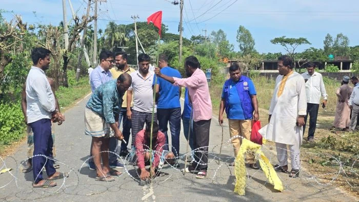 ইনানীতে ৬০ ঘণ্টায়ও নিয়ন্ত্রণে আসেনি গ্যাসের আগুন, ২০০ মিটারজুড়ে কাঁটাতারের বেড়া