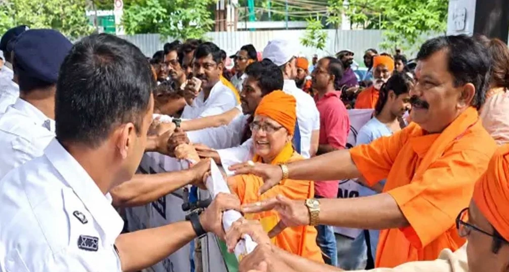কলকাতায় বাংলাদেশ মিশন ঘেরাও করার চেষ্টা