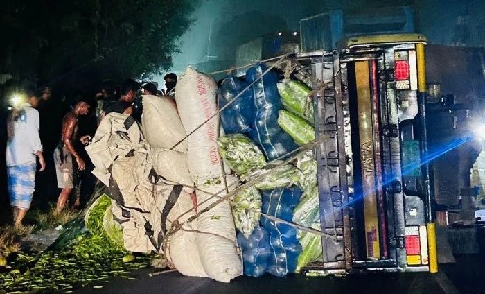 চকরিয়ায় বাস-পিকআপ সংঘর্ষে নিহত ২