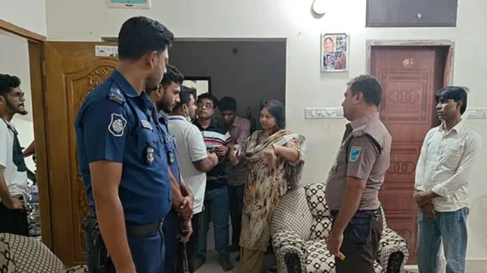 পূজার ছুটিতে বাড়ি গিয়ে সর্বস্বান্ত, চুরি হলো ৫০ লাখ টাকা ও ৮ ভরি স্বর্ণ
